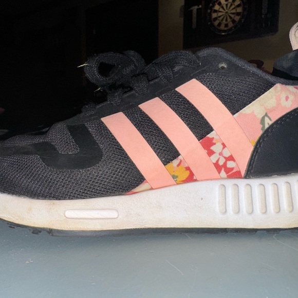 Women’s Size 5 Adidas NMD Shoes - Limited Floral Pattern - Picture 11 of 11